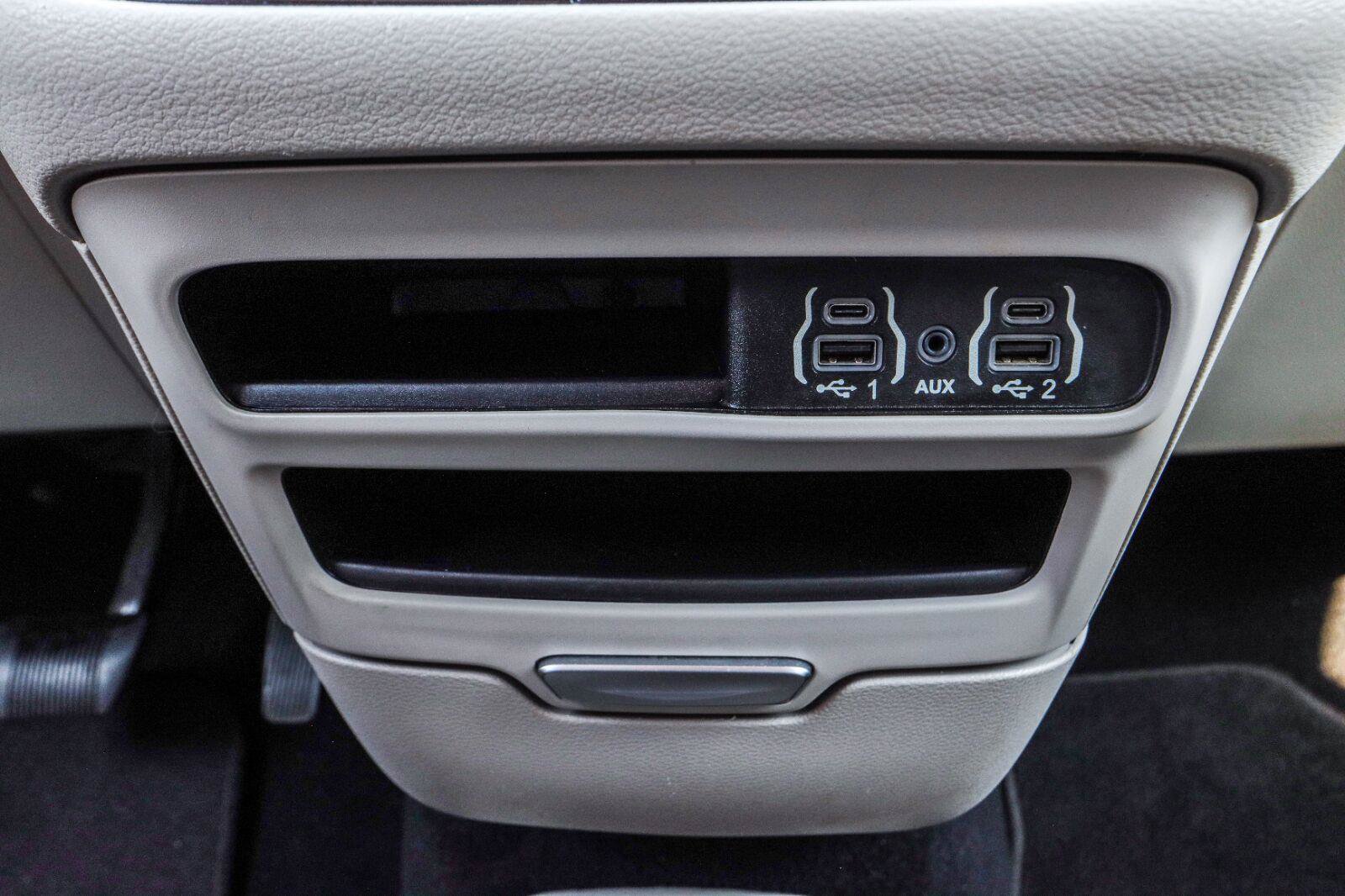 Used 2021 Chrysler Pacifica Touring-L FWD image 11