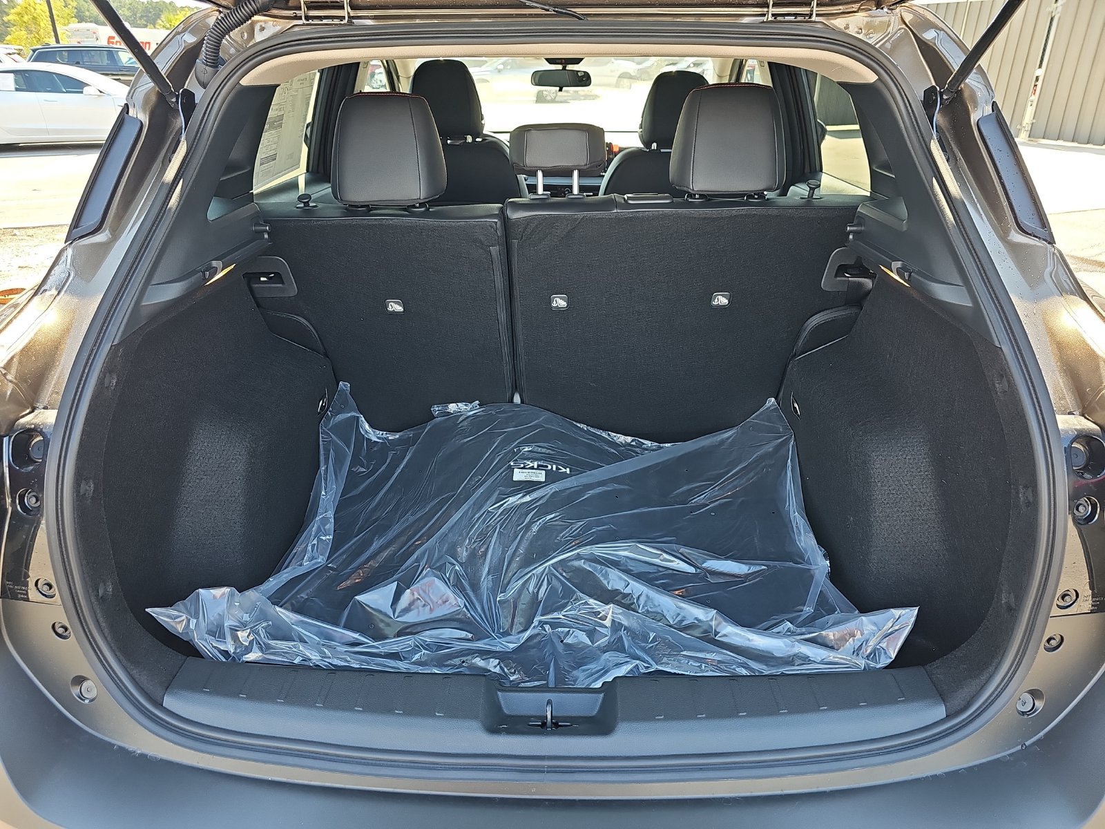 New 2027 Nissan Kicks SR w/ Cold Weather Package FWD image 14