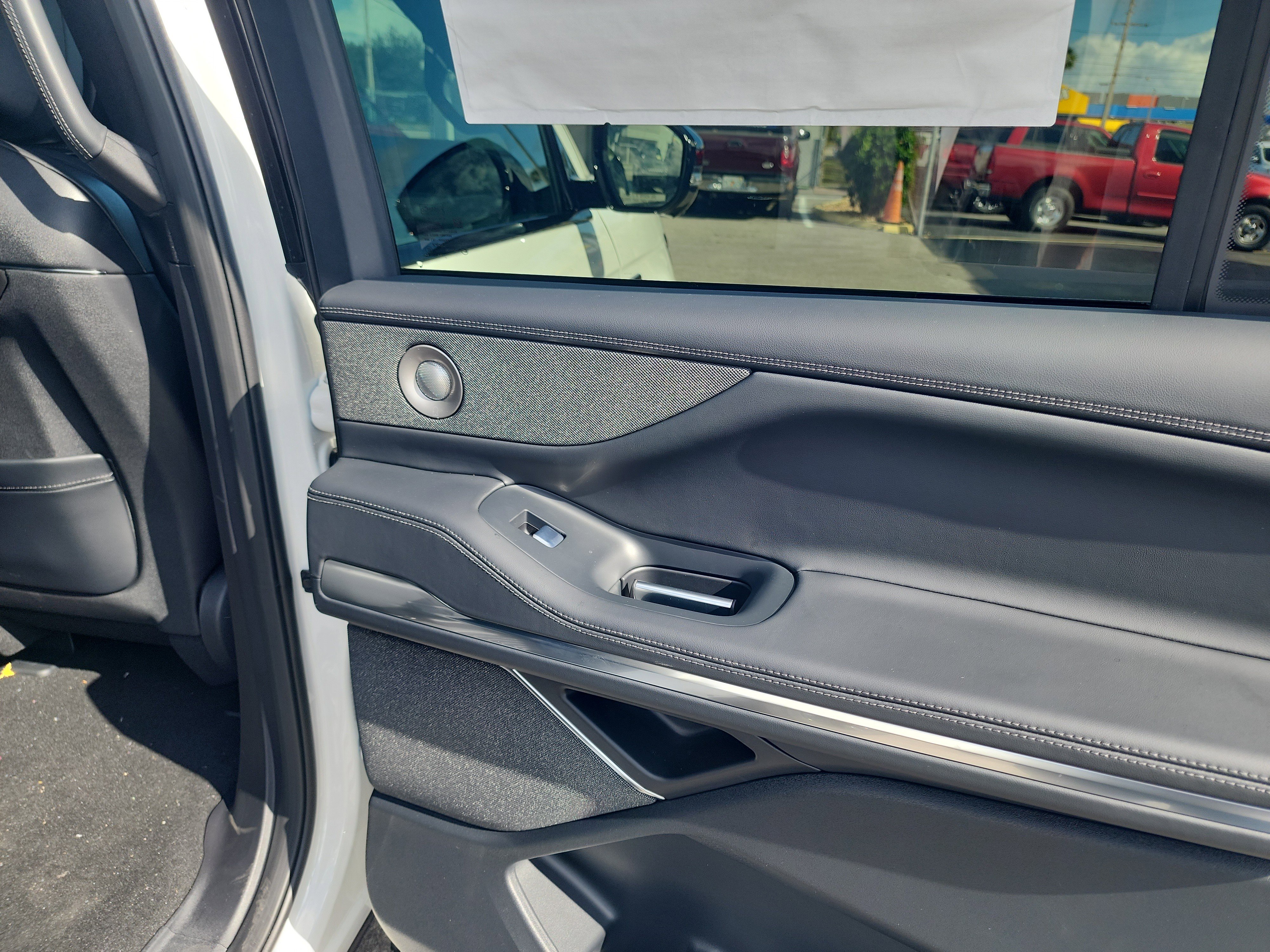 New 2026 Lincoln Navigator L Reserve w/ Jet Appearance Package image 25