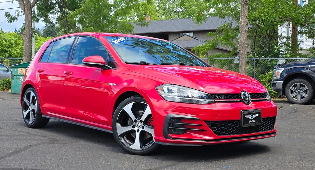 Used 2018 Volkswagen Golf 4-Door FWD image 2
