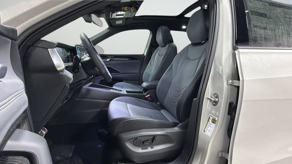 New 2026 Volkswagen Tiguan SE R-Line AWD/4WD image 16