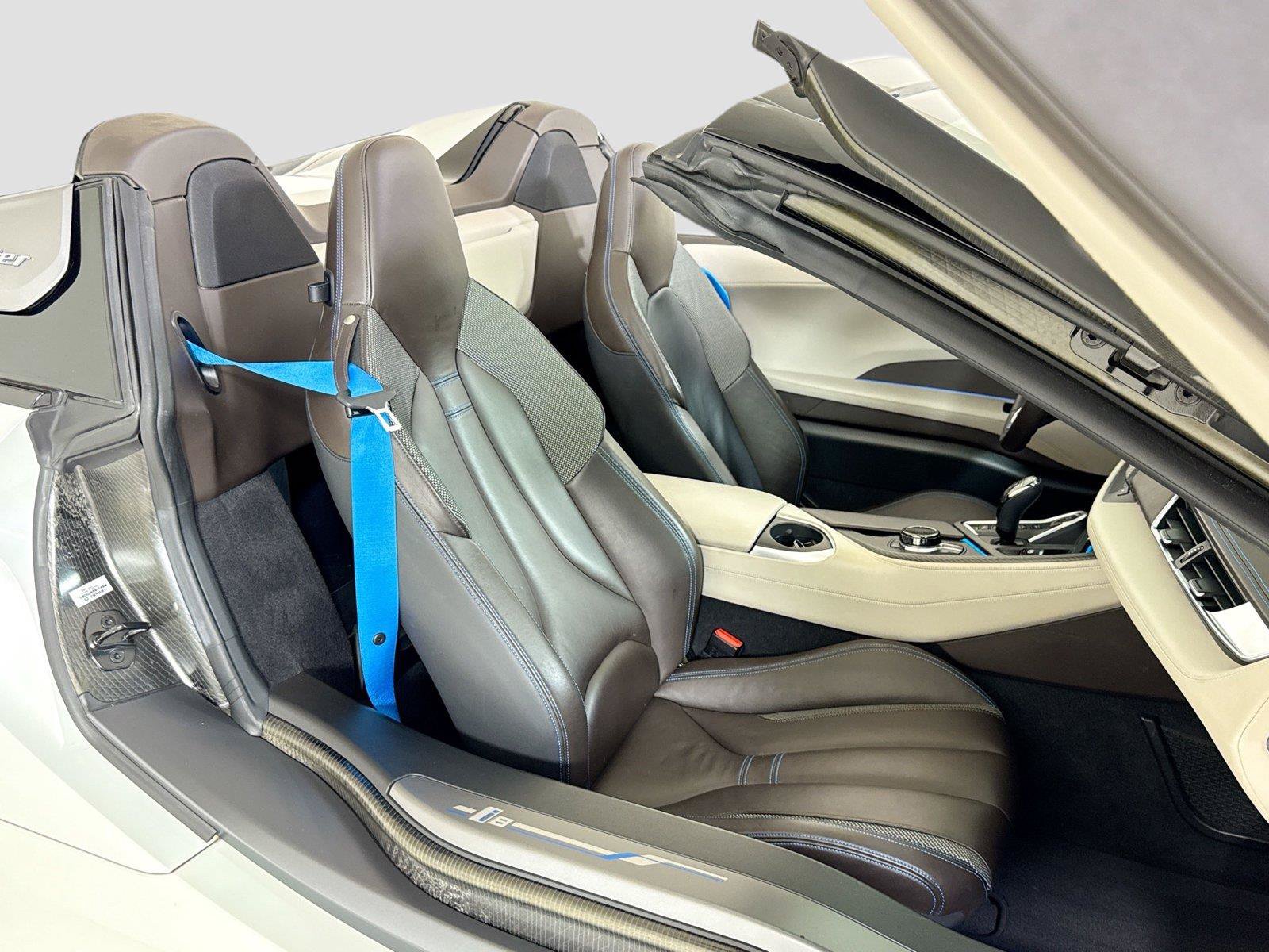 Used 2019 BMW i8 Roadster AWD/4WD image 25