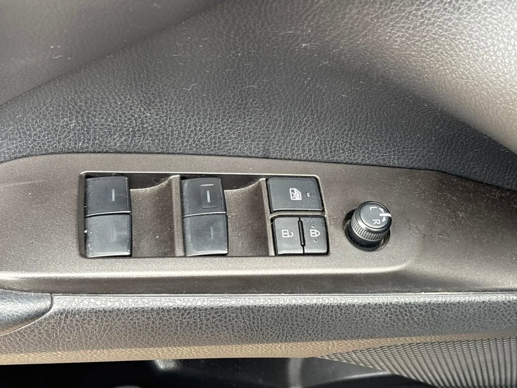 Used 2022 Toyota Camry SE image 4