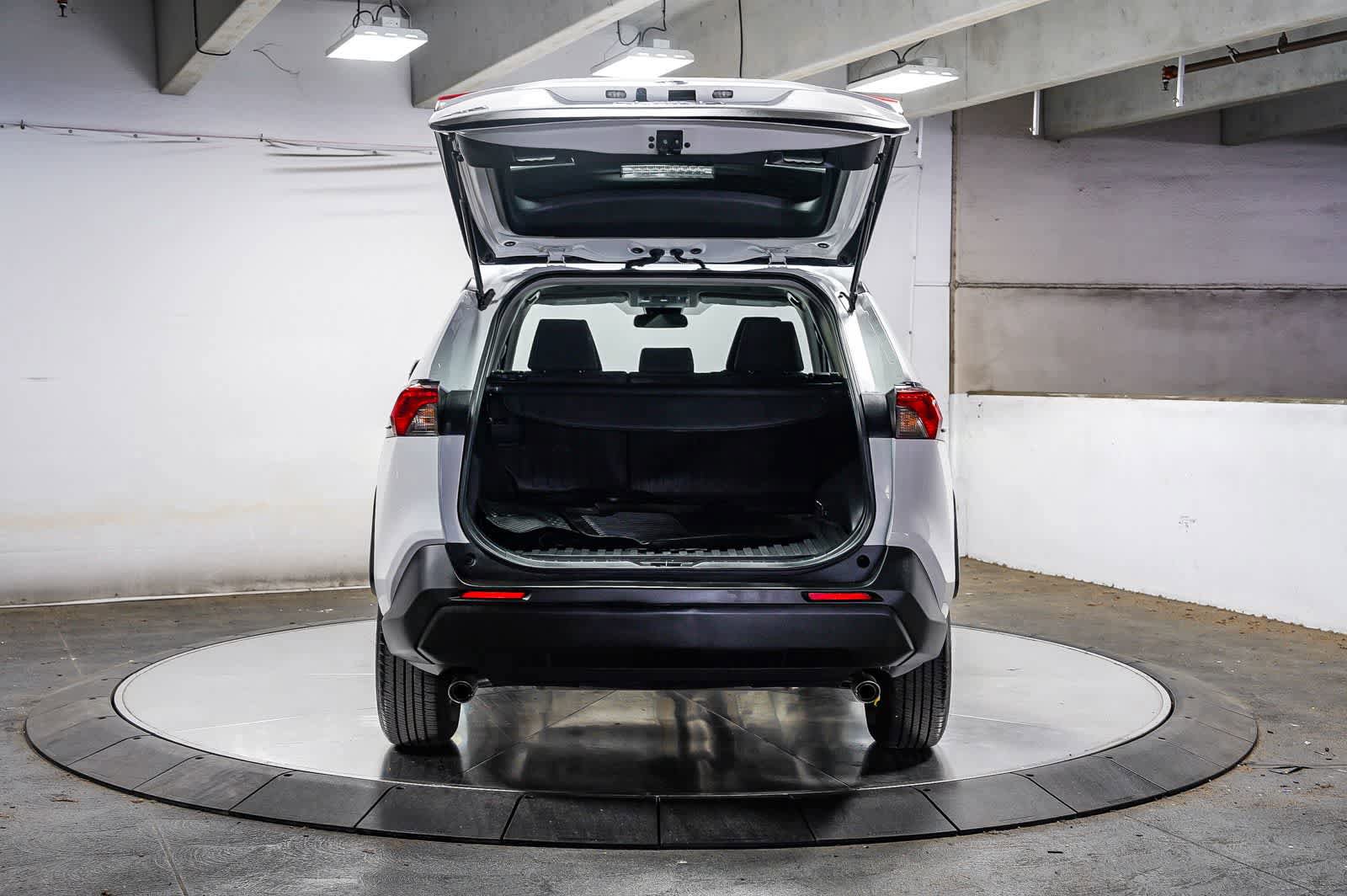 Certified 2025 Toyota RAV4 LE FWD image 27