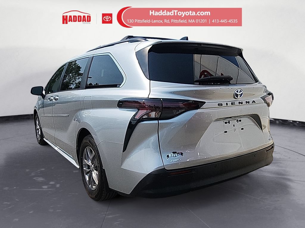 Used 2023 Toyota Sienna XLE w/ XLE Plus Package AWD/4WD image 3