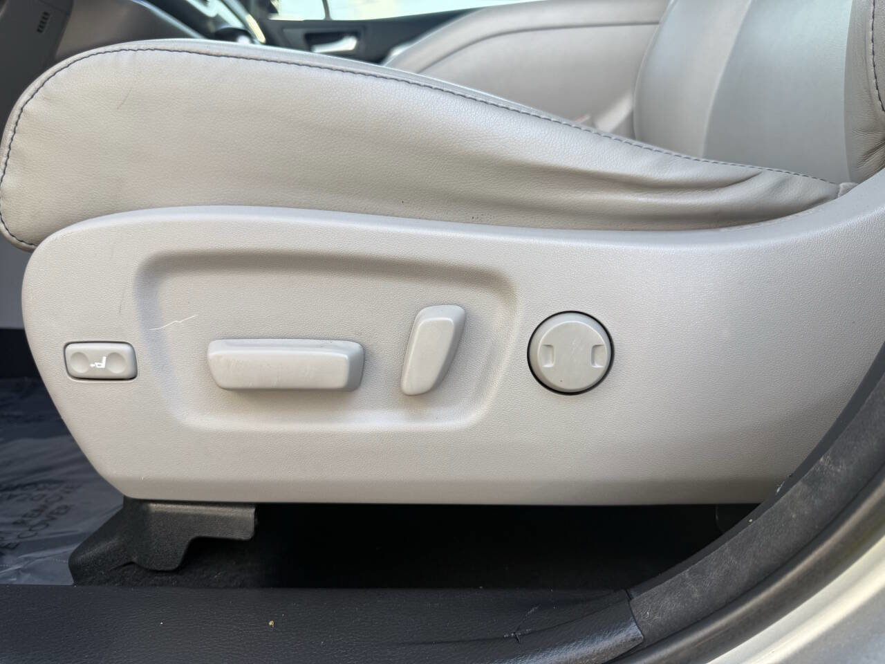 Used 2018 Toyota Highlander XLE image 23