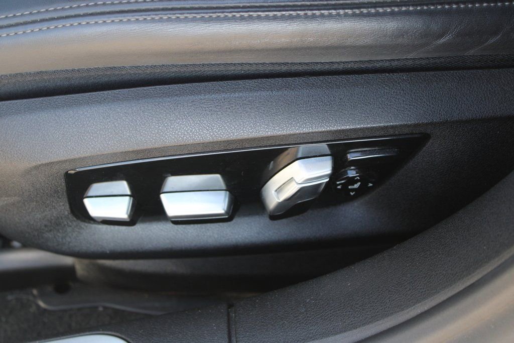 Used 2018 BMW 750i image 27