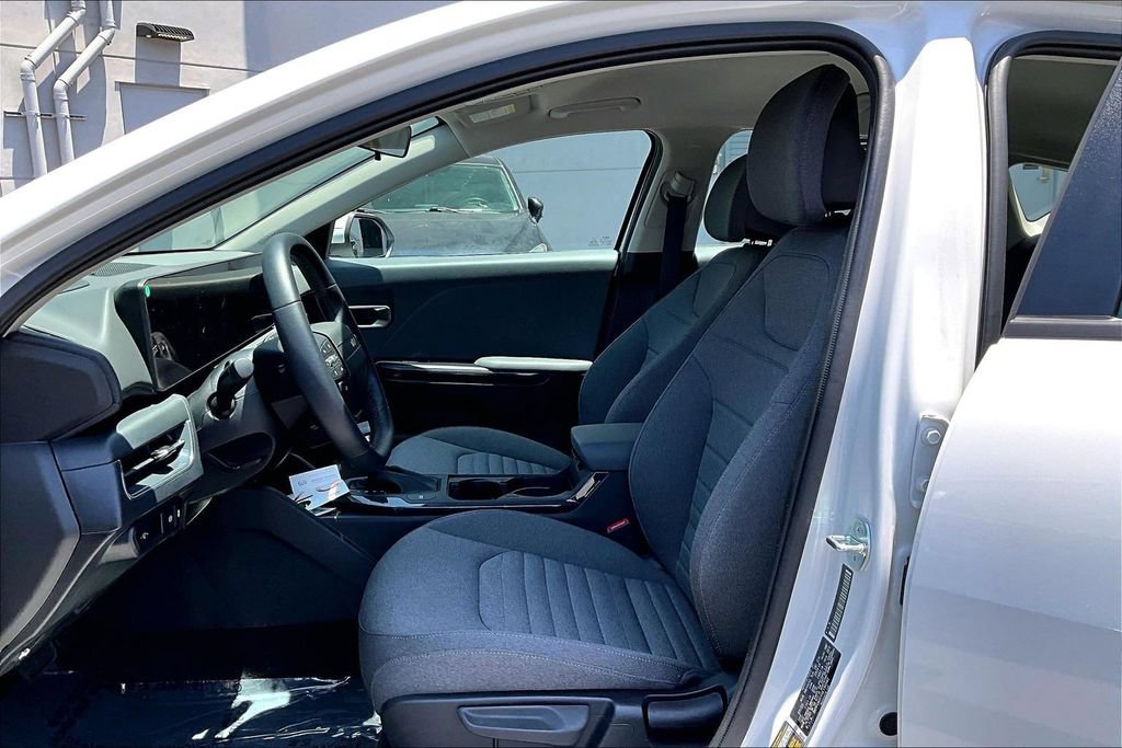 Used 2025 Kia K4 EX FWD image 16