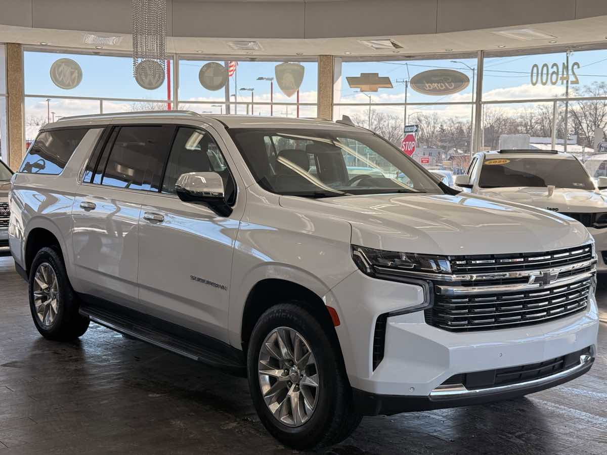 Used 2023 Chevrolet Suburban Premier image 1