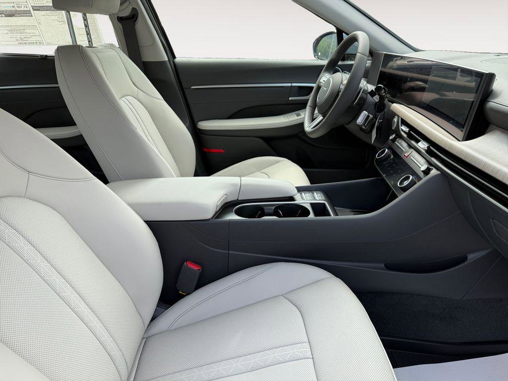 New 2025 Hyundai Sonata Limited image 29