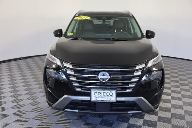Used 2024 Nissan Rogue SL AWD/4WD image 3