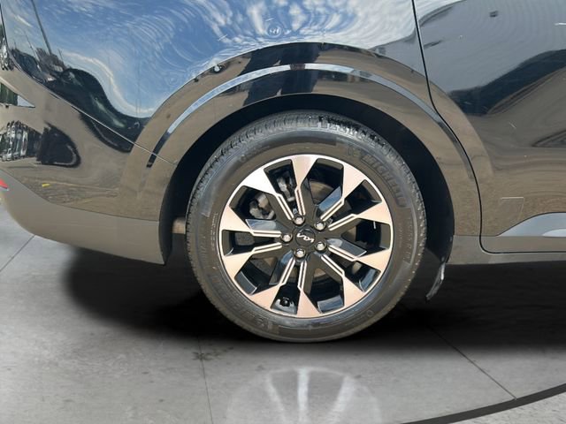 Used 2024 Kia Carnival EX image 30