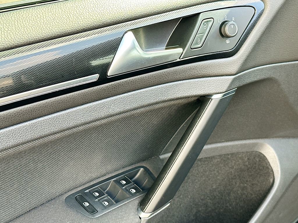 Used 2017 Volkswagen GTI S image 21