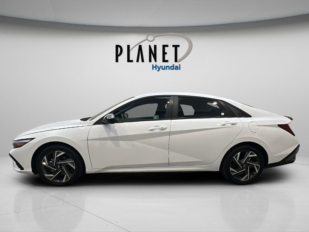 Certified 2025 Hyundai Elantra SEL image 2