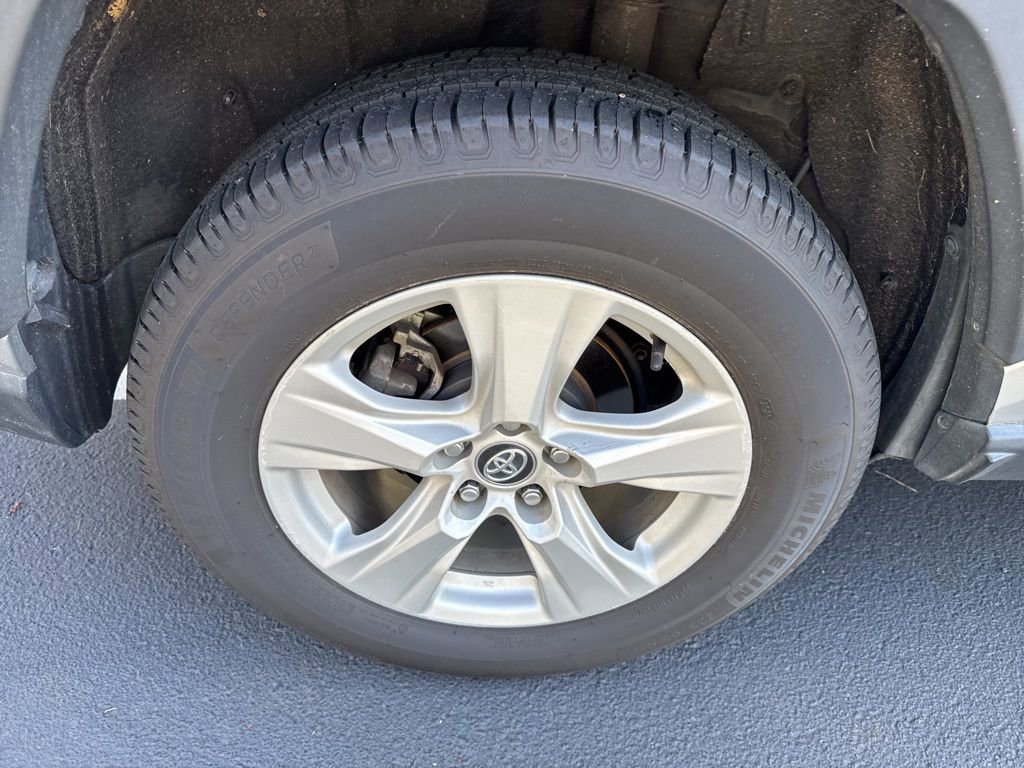 Used 2020 Toyota RAV4 XLE w/ Convenience Package image 17