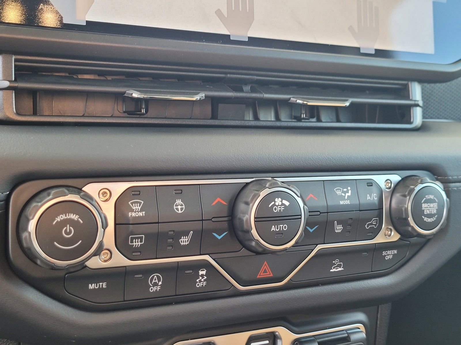 New 2026 Jeep Gladiator Mojave image 16