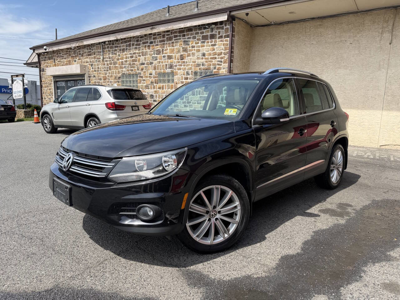 Used 2015 Volkswagen Tiguan SEL image 2