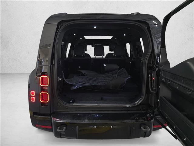 Used 2023 Land Rover Defender 130 X-Dynamic SE AWD/4WD image 13