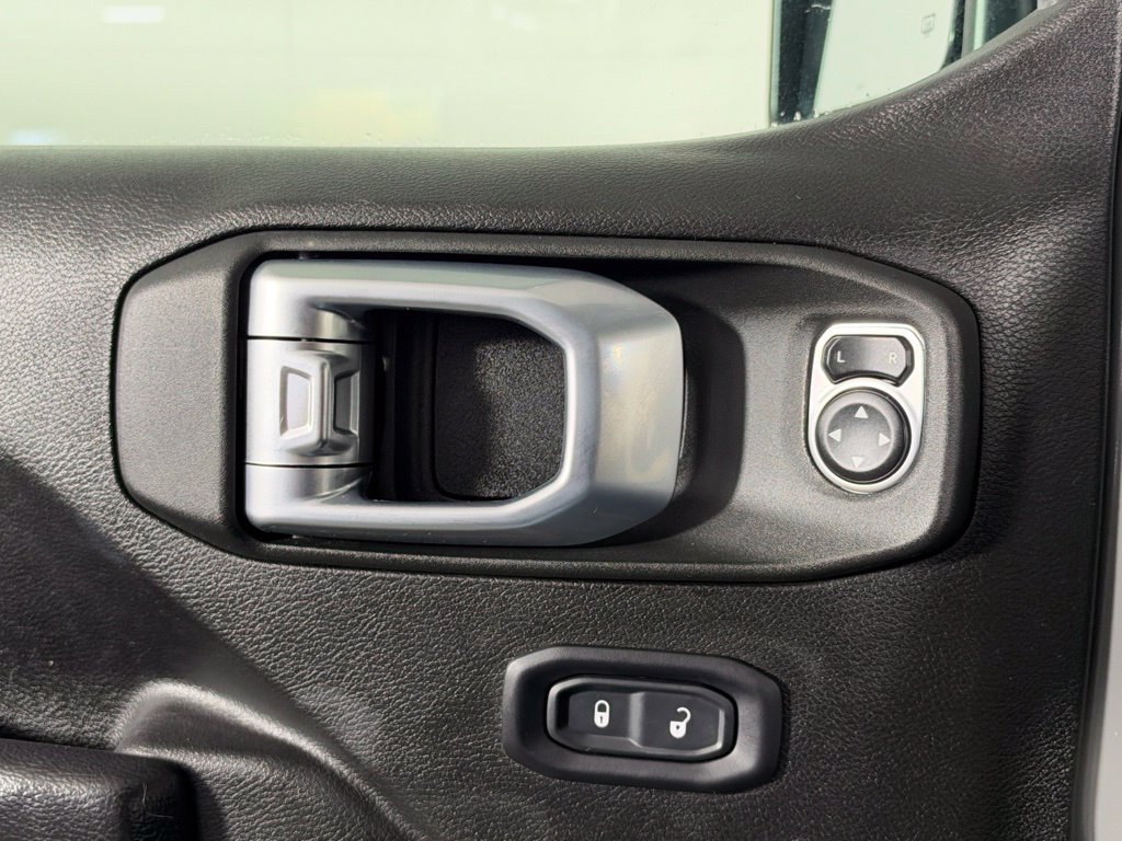 Used 2022 Jeep Gladiator Sport AWD/4WD image 25