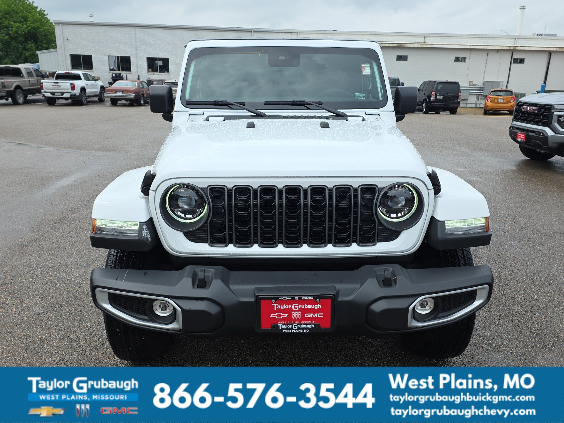Used 2025 Jeep Gladiator Sport AWD/4WD image 3