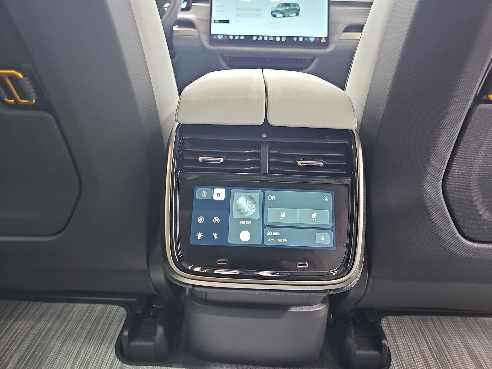 Used 2024 Rivian R1S Adventure AWD/4WD image 30