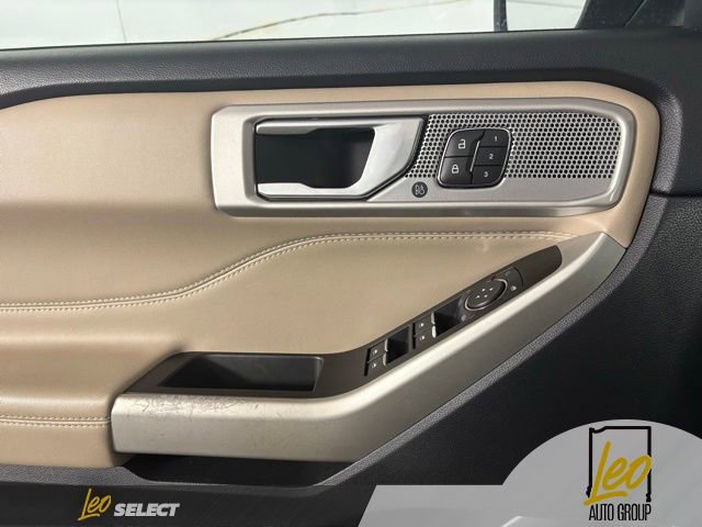Used 2022 Ford Explorer Limited w/ Equipment Group 301A AWD/4WD image 29
