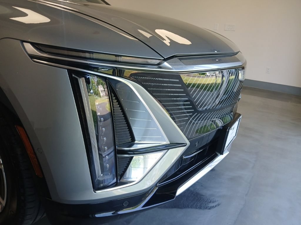 Used 2024 Cadillac Lyriq Luxury w/ LPO, Floor Liner Package AWD/4WD image 6