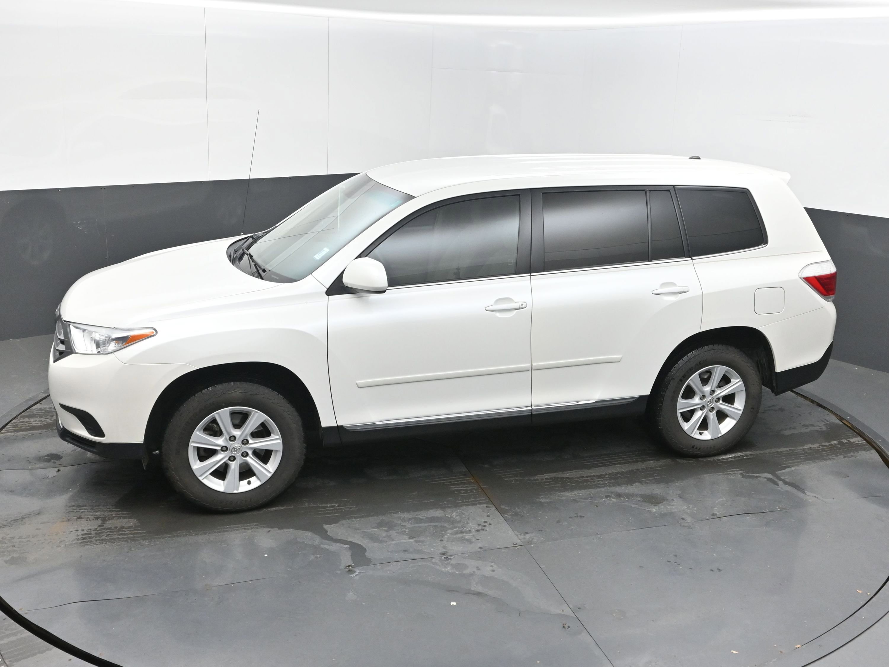 Used 2011 Toyota Highlander 2WD image 32