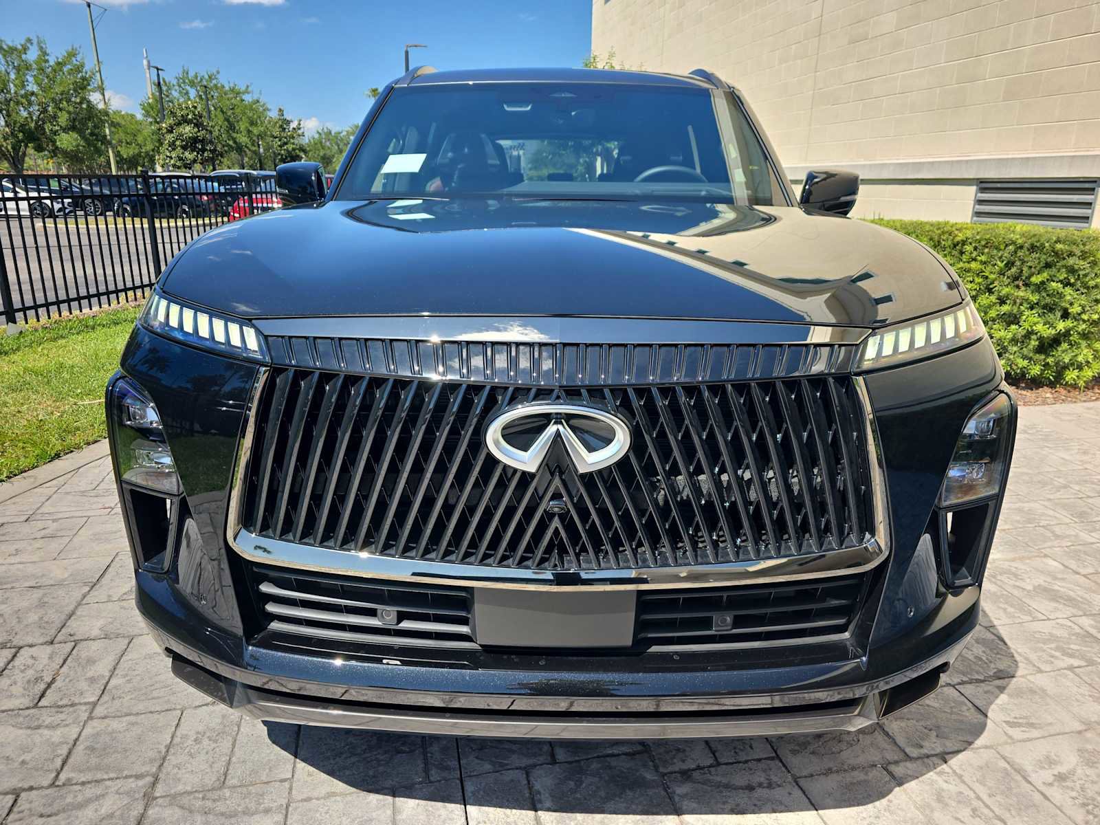 New 2026 INFINITI QX80 Autograph w/ Premium Cargo Package AWD/4WD image 2