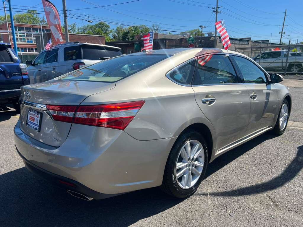 Used 2015 Toyota Avalon XLE FWD image 11