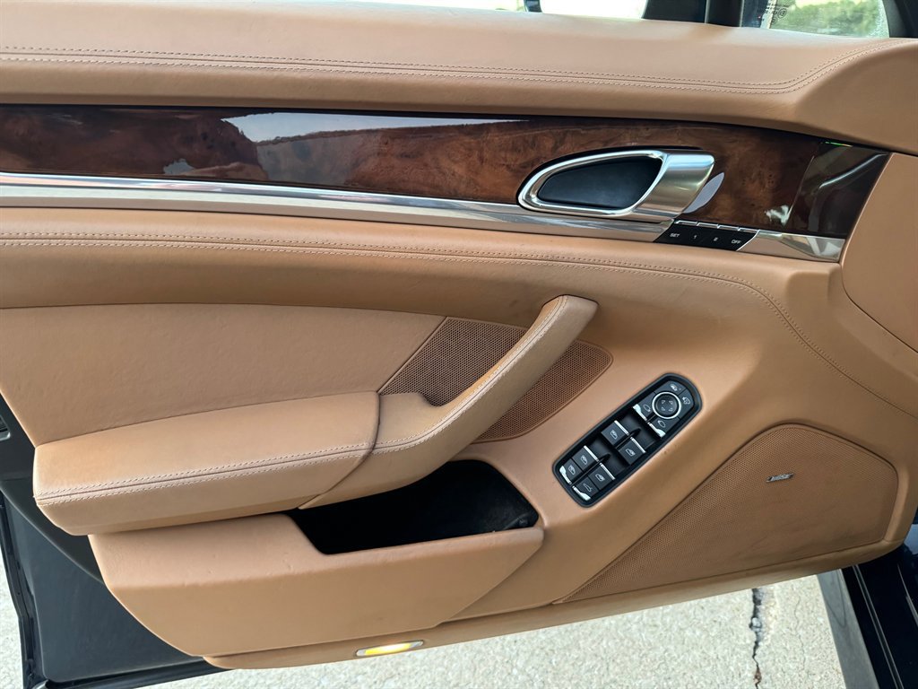 Used 2012 Porsche Panamera 4 AWD/4WD image 9