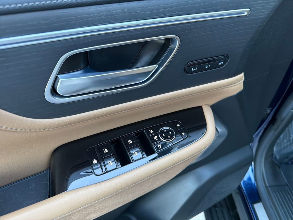 Used 2025 INFINITI QX80 Sensory image 19