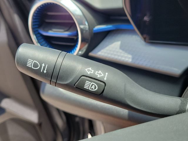 Certified 2025 Chevrolet Trax LT w/ LT Convenience Package FWD image 32