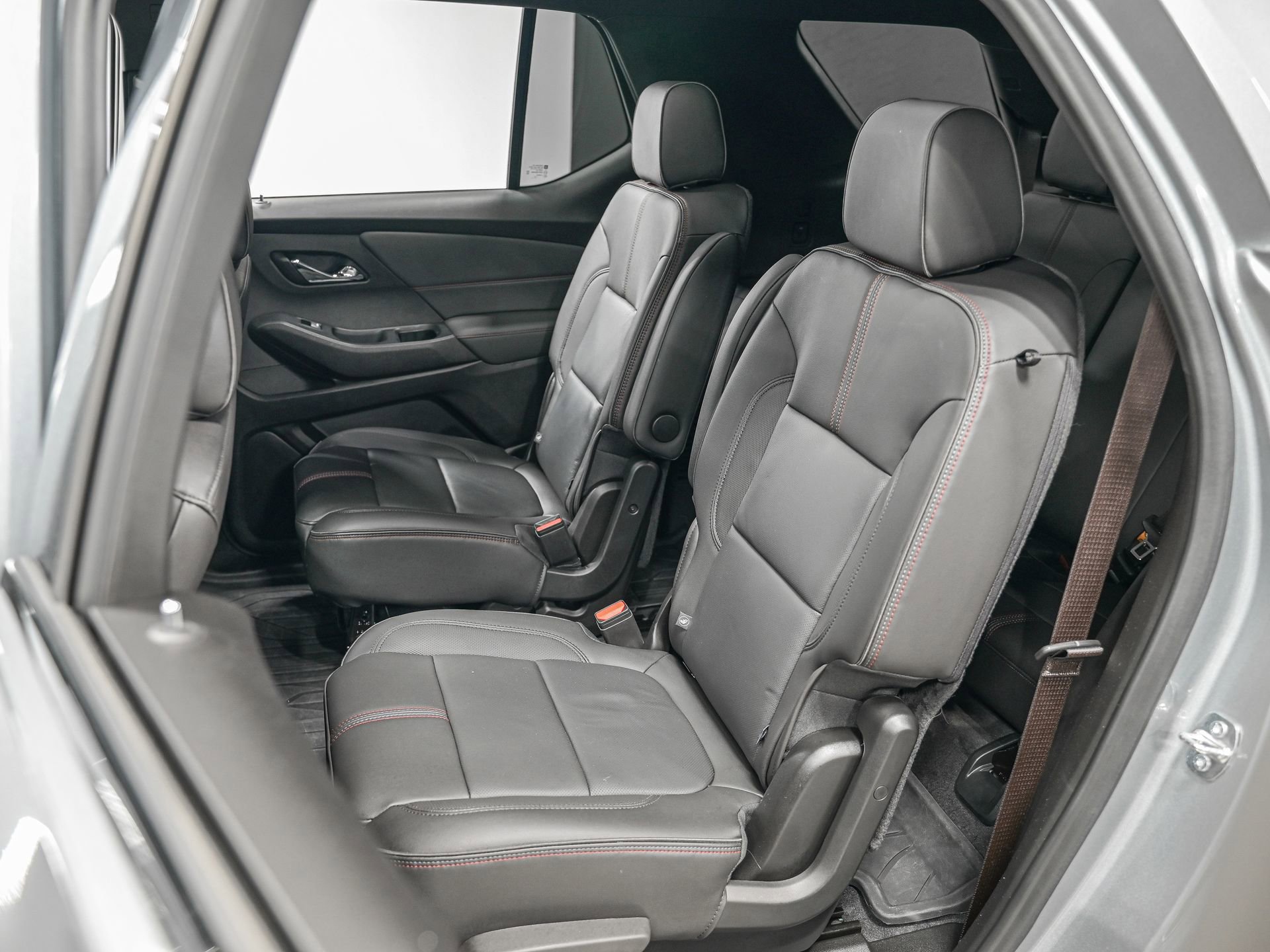 Used 2023 Chevrolet Traverse RS w/ LPO, Floor Liner Package AWD/4WD image 28