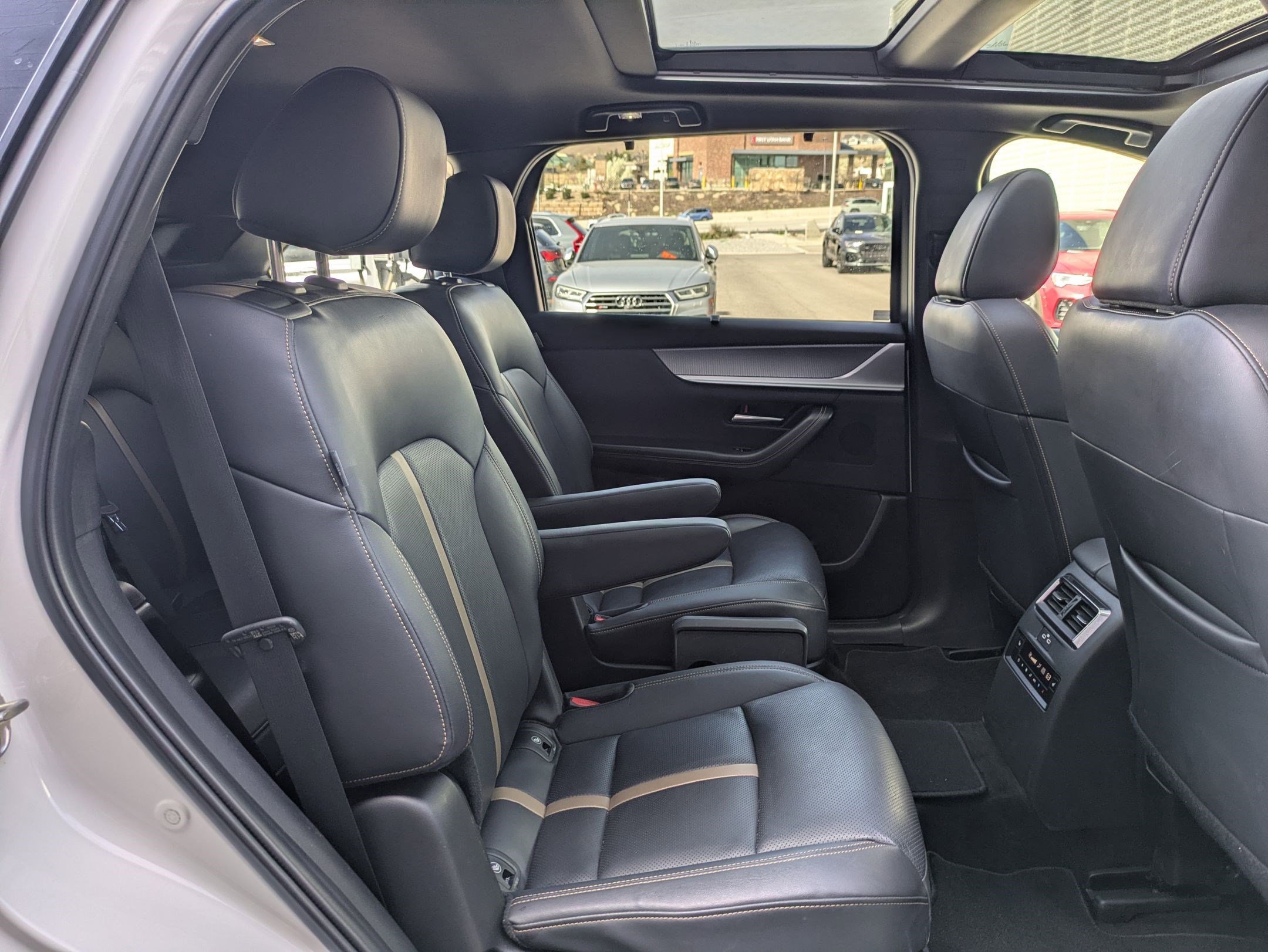 Used 2024 MAZDA CX-90 3.3 Turbo w/ Premium Plus Pkg image 27