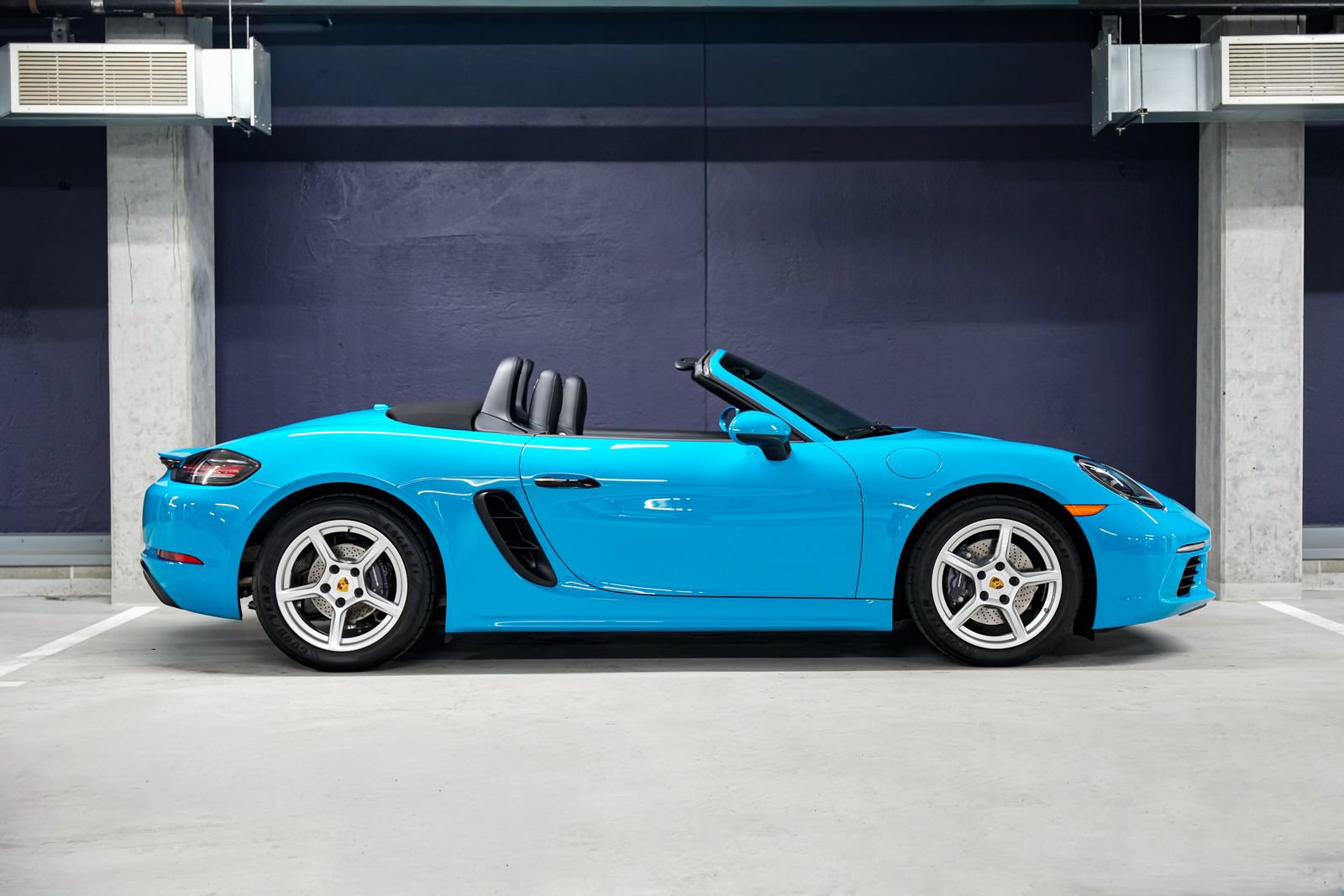 Used 2021 Porsche 718 Boxster RWD image 2