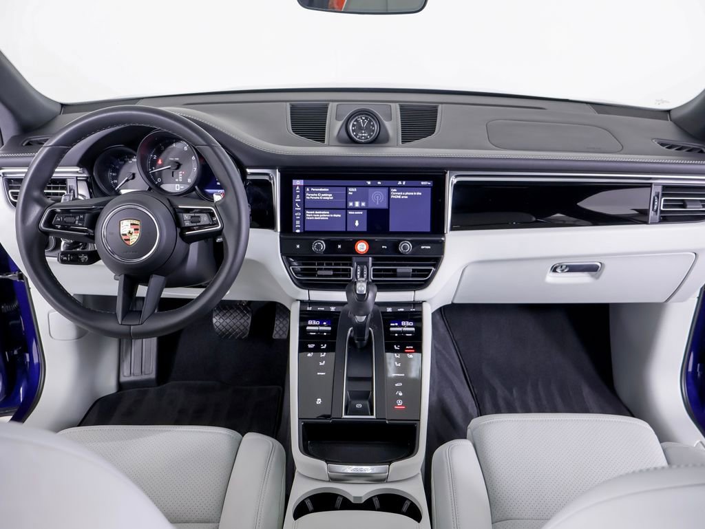 Certified 2024 Porsche Macan image 7