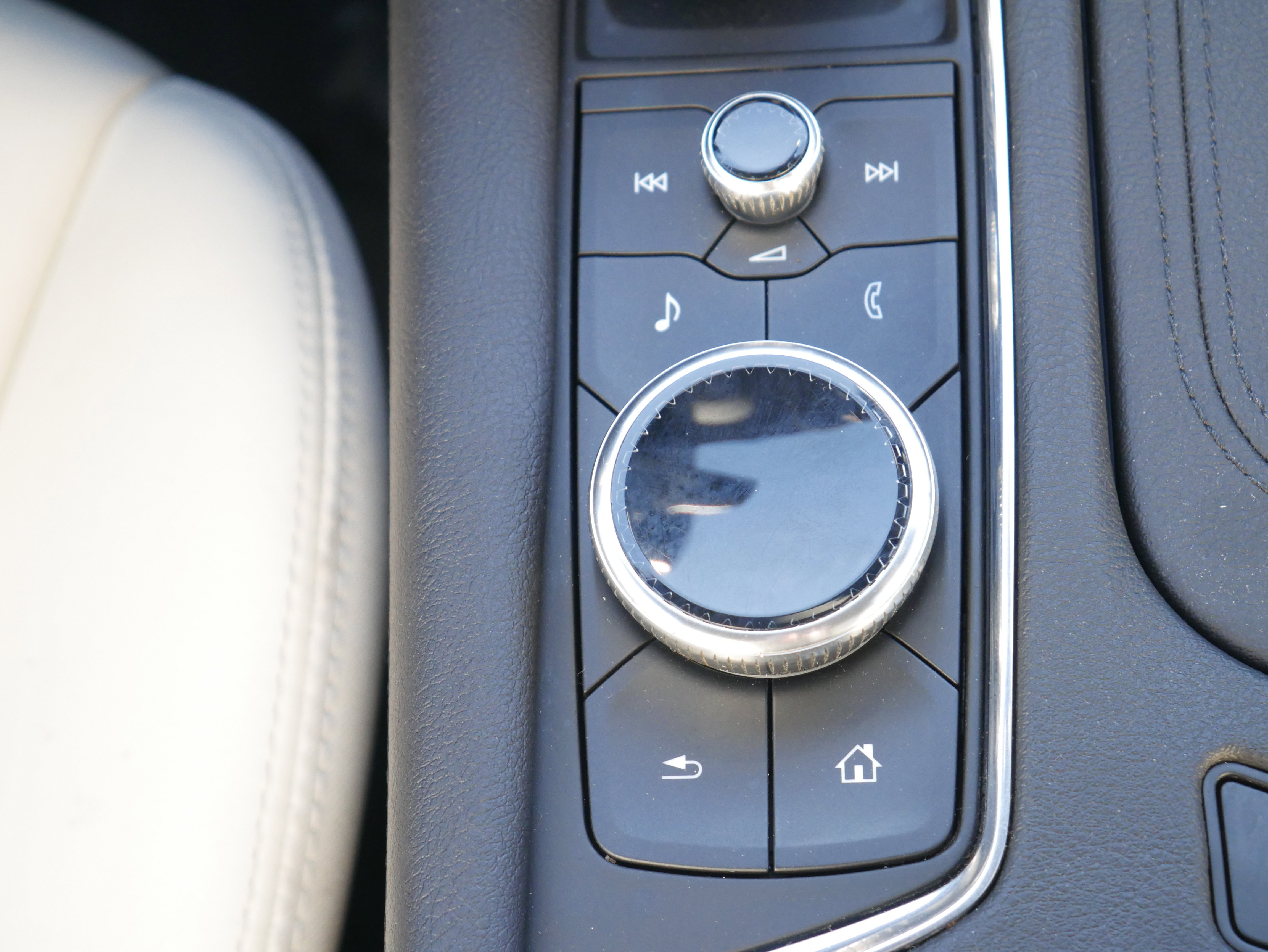 Certified 2022 Cadillac XT5 Sportv w/ Technology Package image 21