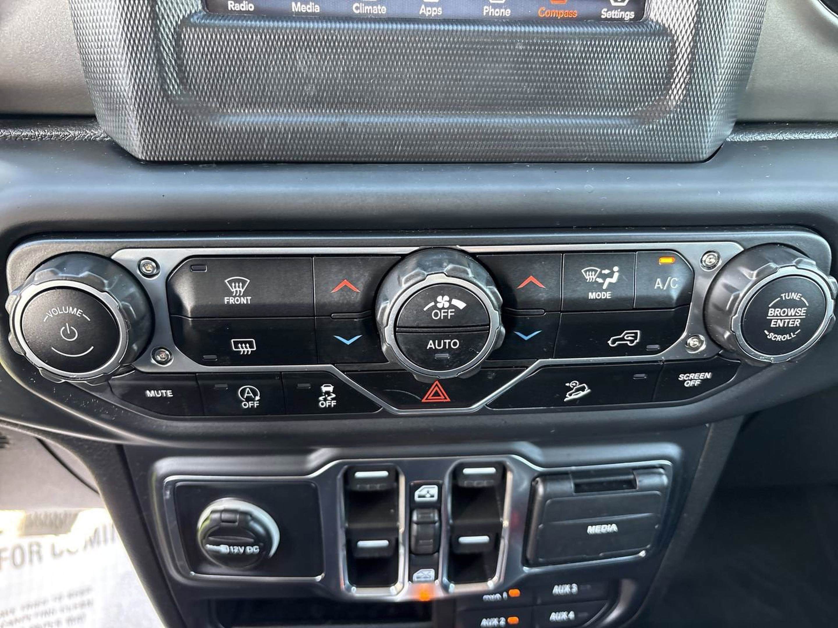 Used 2019 Jeep Wrangler Unlimited Sport S image 32