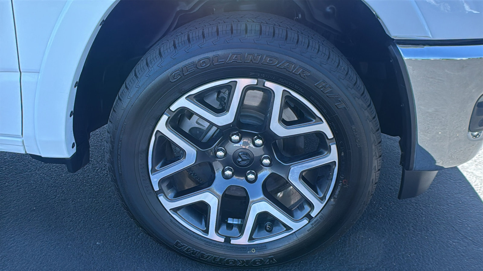 Used 2025 RAM 1500 Laramie AWD/4WD image 11