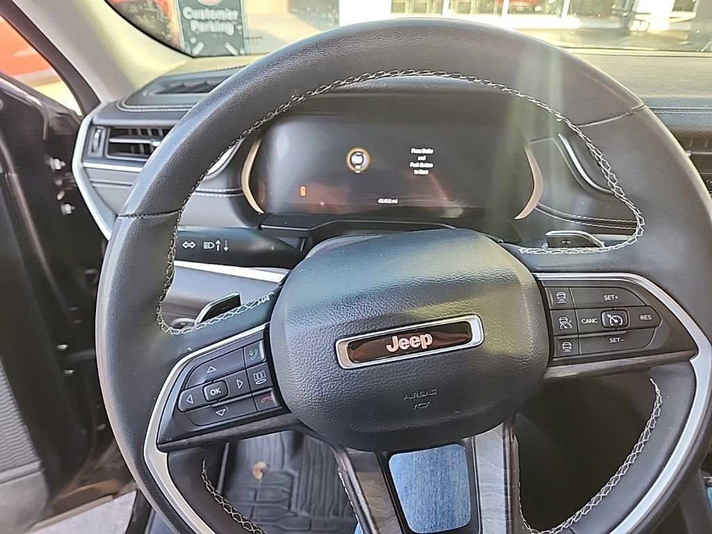 Used 2023 Jeep Grand Cherokee L Limited image 5