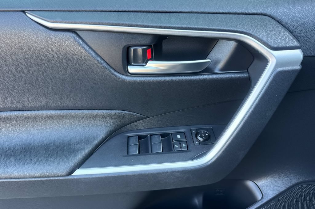 Certified 2025 Toyota RAV4 XLE AWD/4WD image 10