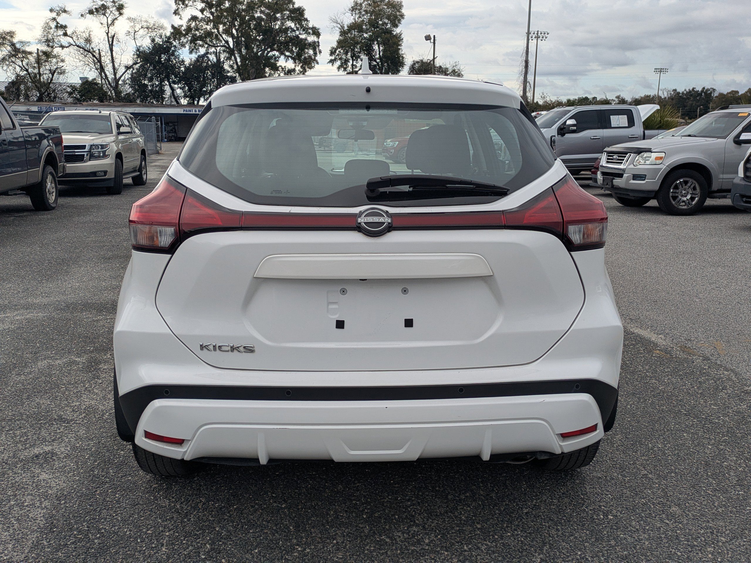 Used 2023 Nissan Kicks S image 5