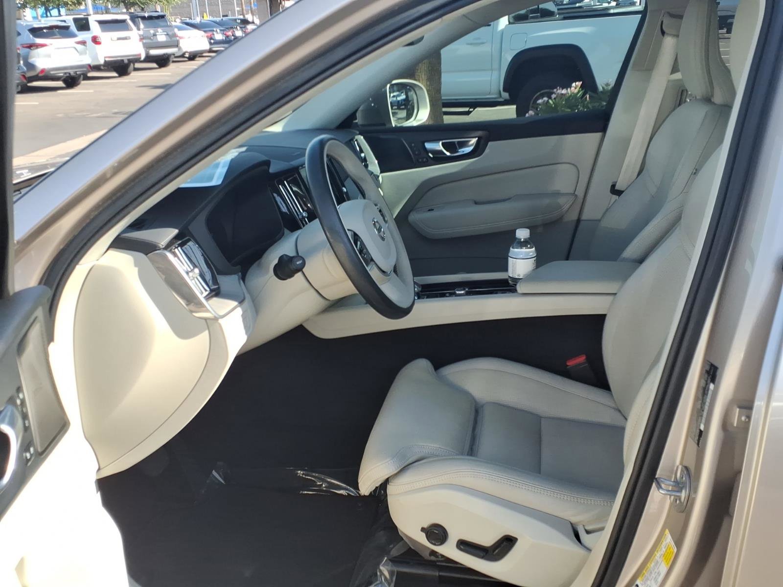 Used 2023 Volvo XC60 T8 Ultimate AWD/4WD image 13