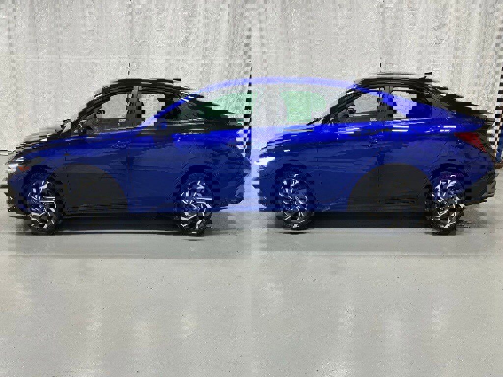 Used 2025 Hyundai Elantra SEL w/ Cargo Package image 4