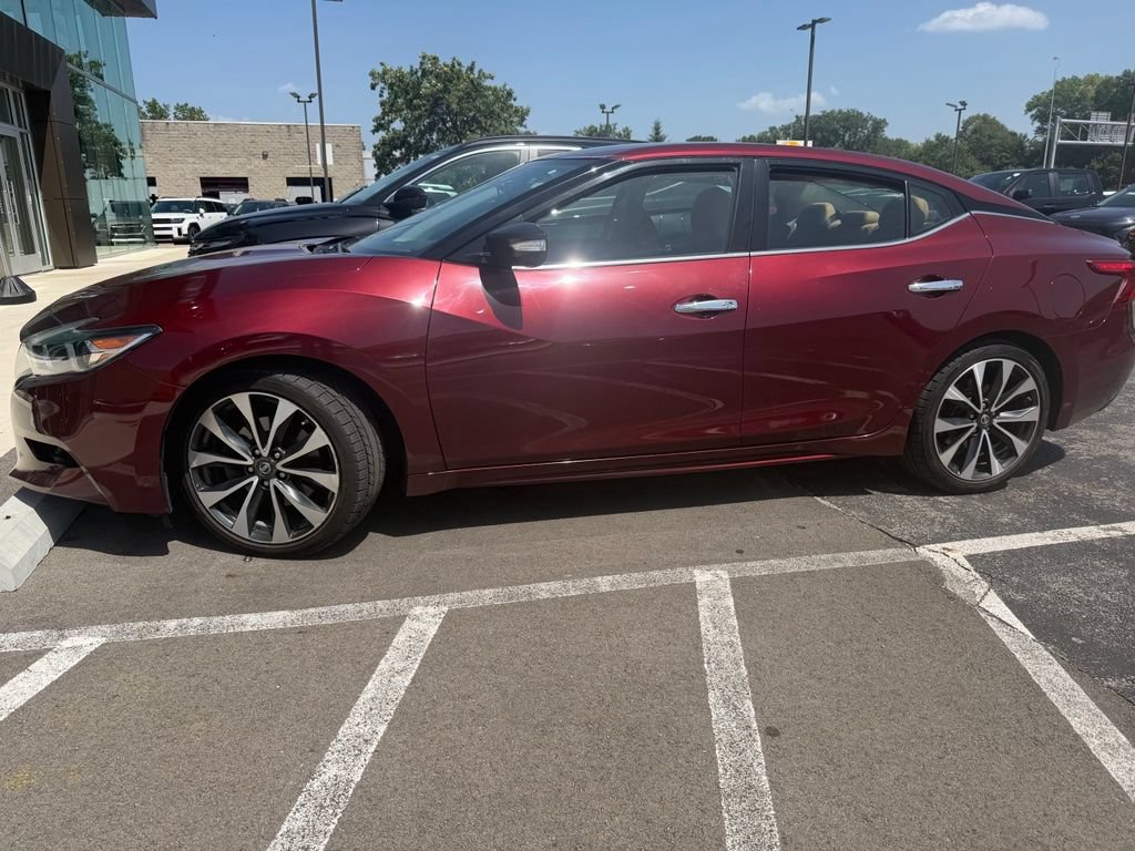 Used 2017 Nissan Maxima SR w/ Interior Lighting Package FWD image 1