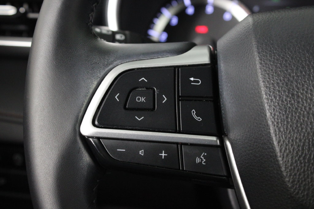 Used 2024 Toyota Highlander XSE FWD image 28