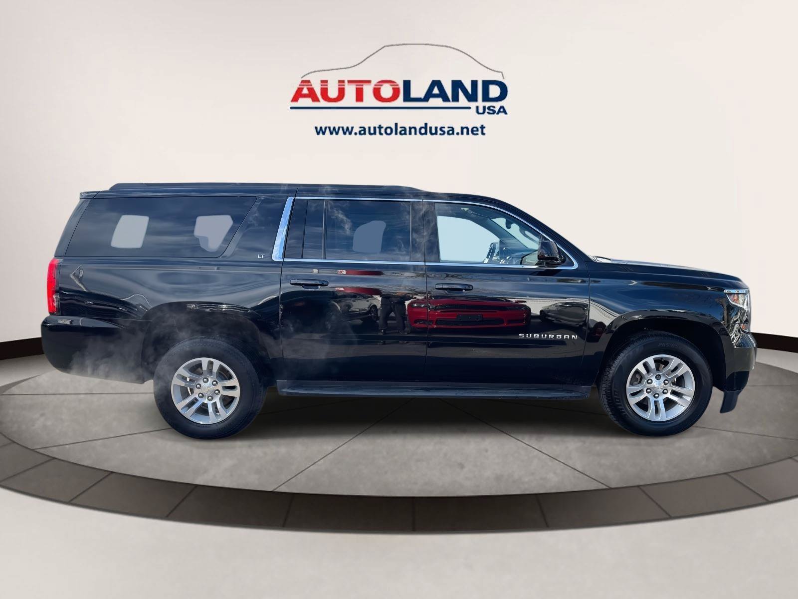 Used 2020 Chevrolet Suburban LT AWD/4WD image 3