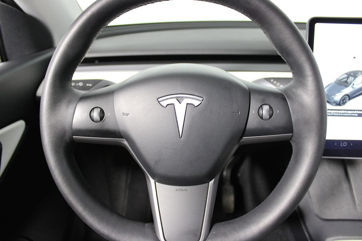 Used 2022 Tesla Model Y Long Range AWD/4WD image 11