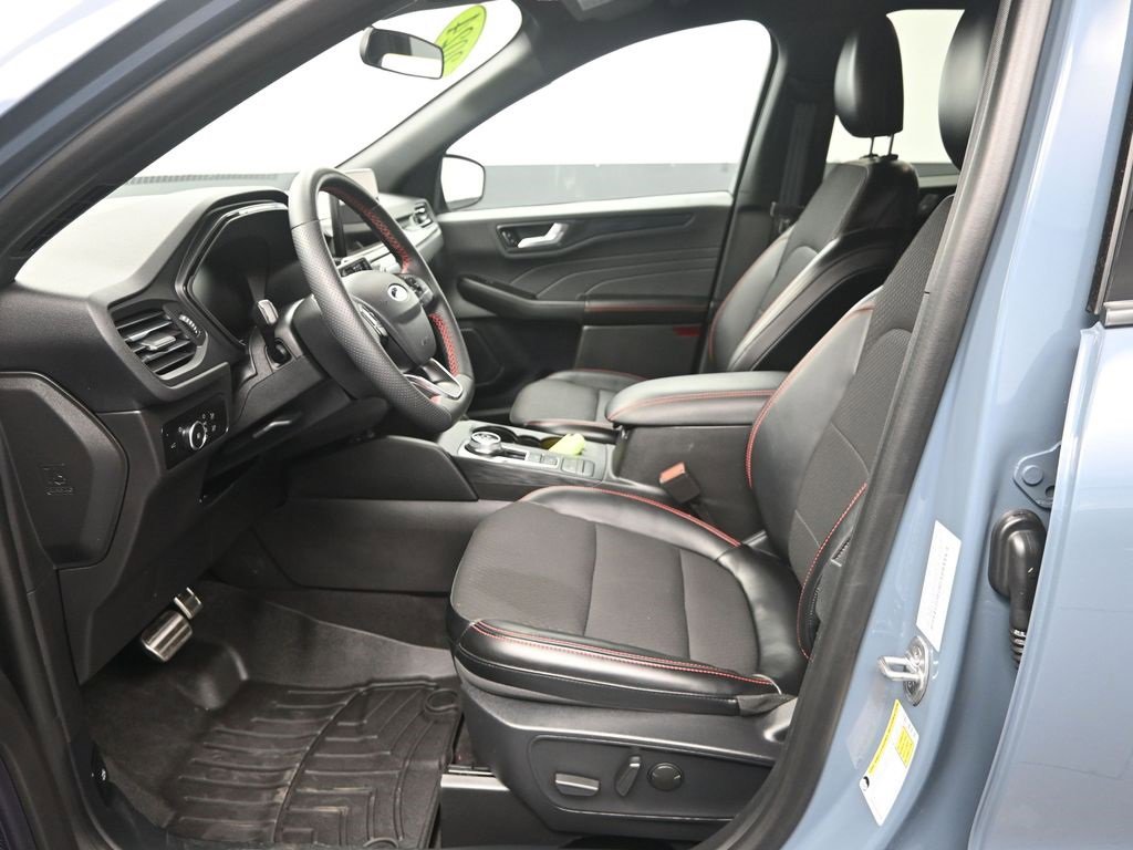 Used 2024 Ford Escape ST-Line Select w/ Class II Trailer Tow Package image 13